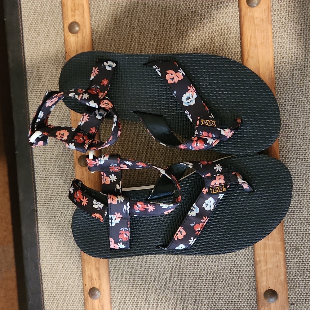 Teva sandles - Picture 7 of 8
